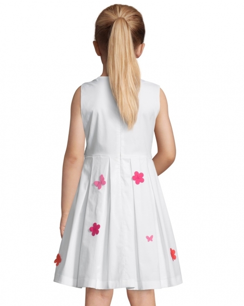 Бяла рокля с цветни апликации